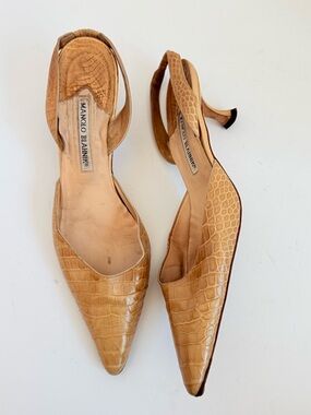 Manolo Blahnik Carolyn Alligator Slingback Pumps Leather Beige Kitten Heel EU 41